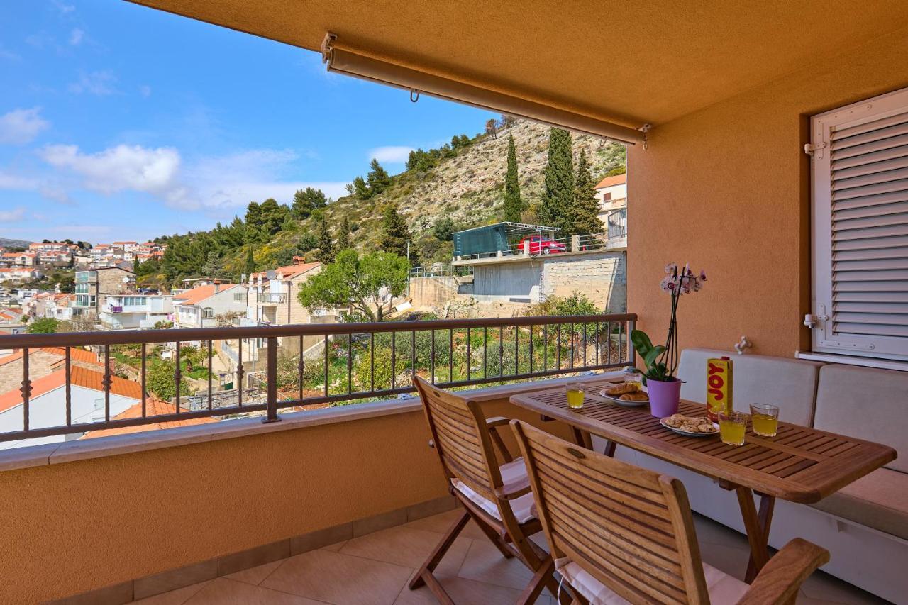 Polina's Sunset Apartment
