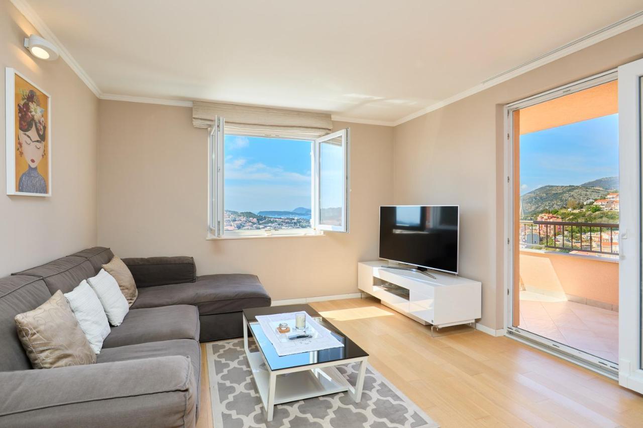 Polina's Sunset Apartment